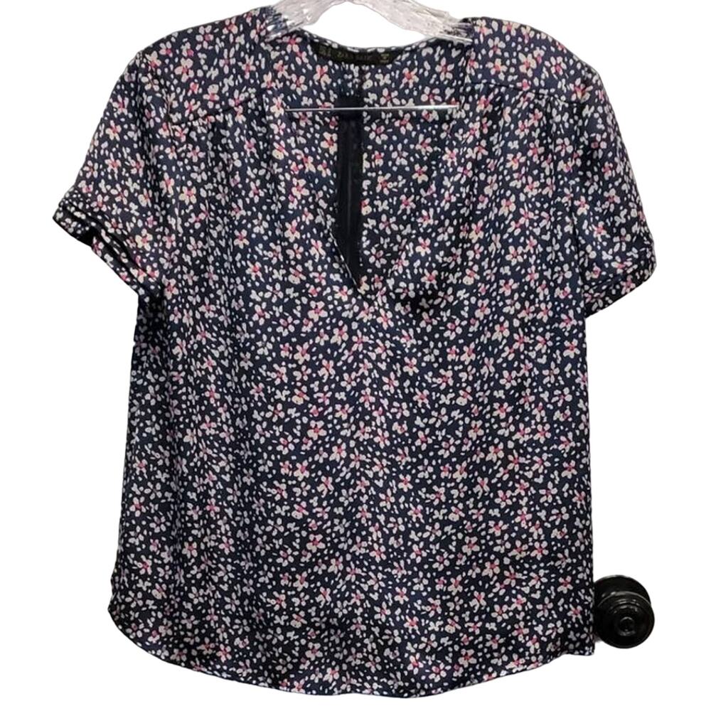 Zara Basic Short Sleeve Floral Blouse Peek a boo Slits in the back Size Small